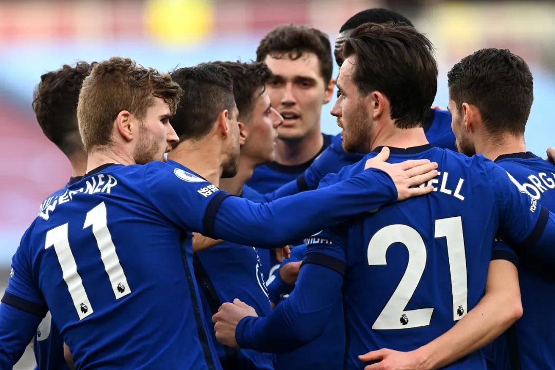 ميلان روما مباشرمواجهة نارية في الدوري الإيطالي